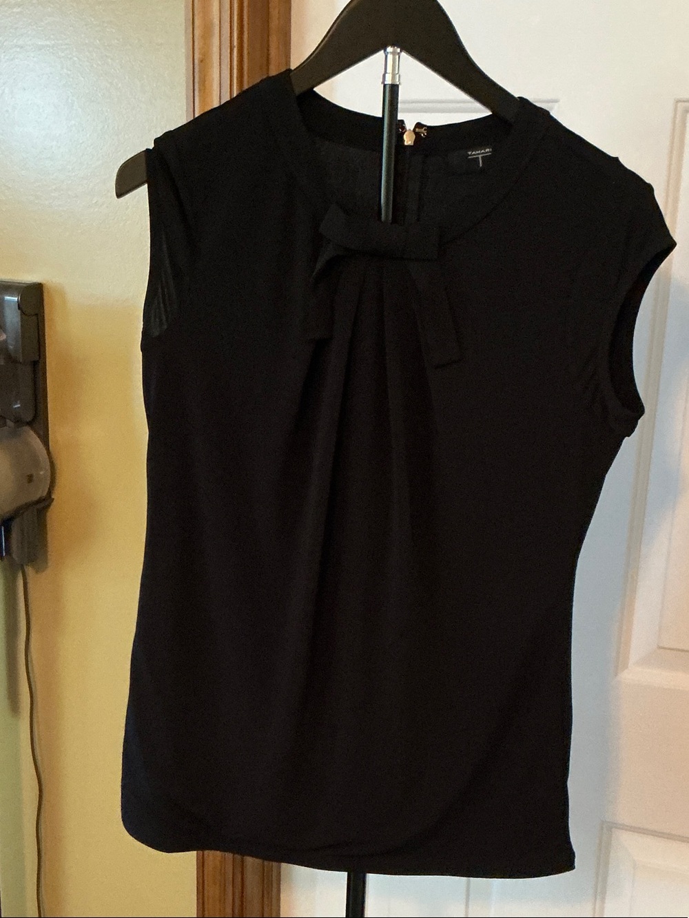 Tahari Black Sleeveless Bow-Neck Blouse